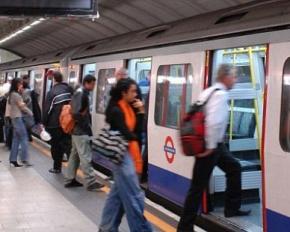 Erste Athleten und Touristen treffen zu den Olympischen Spielen in London ein