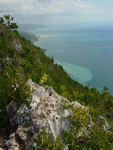 Lovers’ Leap, ein 500 Meter hoher Abhang im Süden des Saint Elizabeth Parish MEIER’S WELTREISEN organisiert sein MegaFam in diesem Jahr in Jamaika