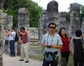 Meist reisen Chinesen in Gruppen oder in Familie Mexiko erwartet in diesem Jahr fast 45.000 chinesische Touristen