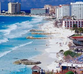 Berühmte Destinationen des Landes wie Cancun konzentrieren sich darauf, Massentourismus anzuziehen, der auf „All inclusive“ beruht Mexiko verpasst gute Möglichkeiten im nachhaltigen Tourismus