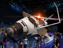 Teilnehmer an Pow Wow werden Sternerfahrungen während ihrem Besuch zu dem Komplex des Weltraumzentrums Kennedy genießen