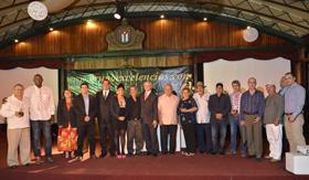 President der Gruppe Excelencias, Herr José Carlos de Santiago, mit Persönlichkeiten, die mit Preisen Excelencias 2014 geehrt werden Gruppe Excelencias gibt Preise Excelencias Kuba 2014 bekannt