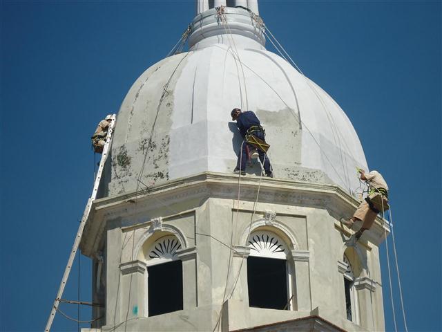 Alpinisten arbeiten für den 500. Jahrestag der Stadt Santiago de Cuba