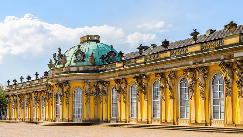 Die Gelegenheit, in deutschen Burgen und Gärten zu essen, wird den Personen die Kulturerbe näherbringen