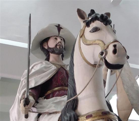 Skulpturdes spanischen Schutzpatronim Museum Emilio Bacardi Santiago de Cuba,die Geschichte eines Namens